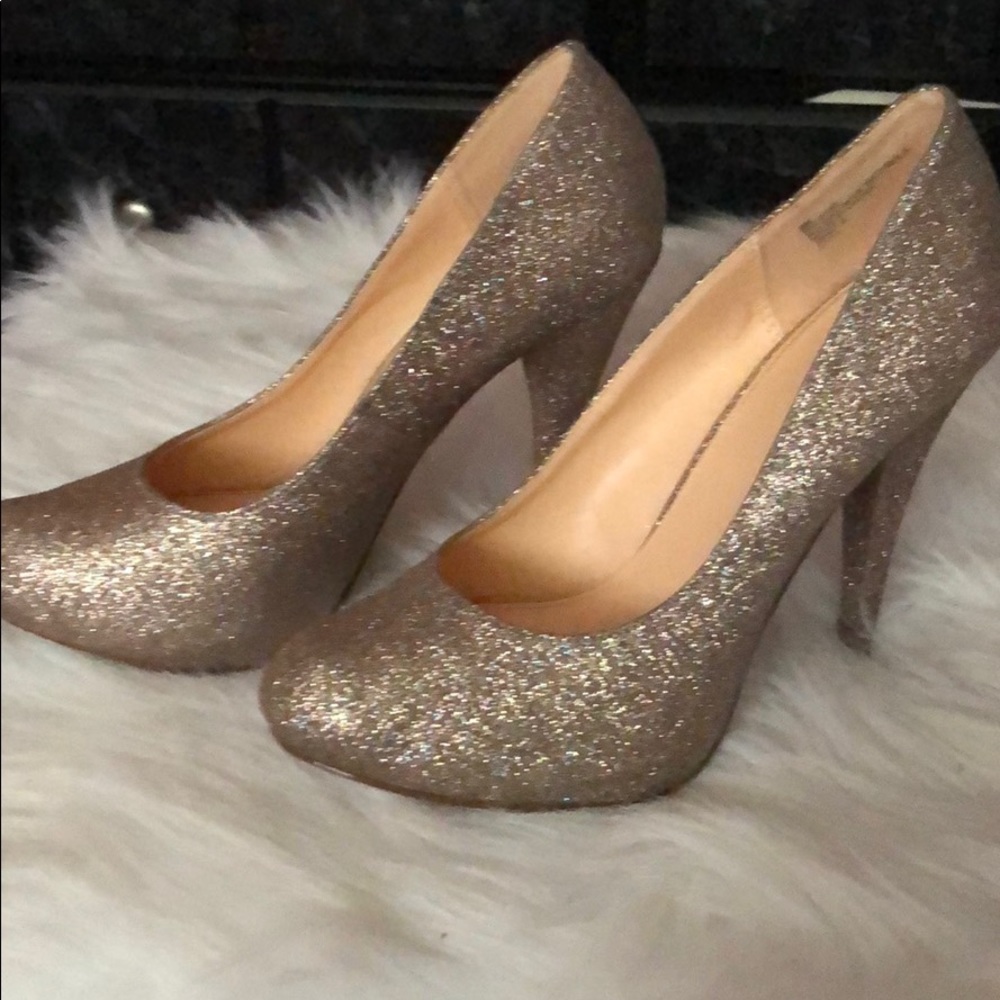 Shoes - Picture 2 of 4